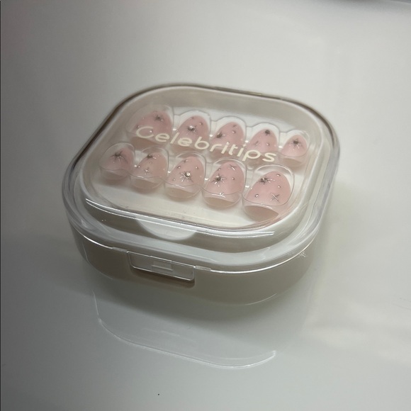 Nails with Starry Pattern - Soft Pink Collection - Picture 5 of 6